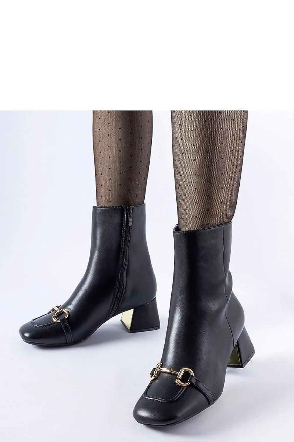 Square toe insulated heel boots